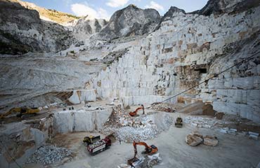 Day-tour-Caves-Carrara